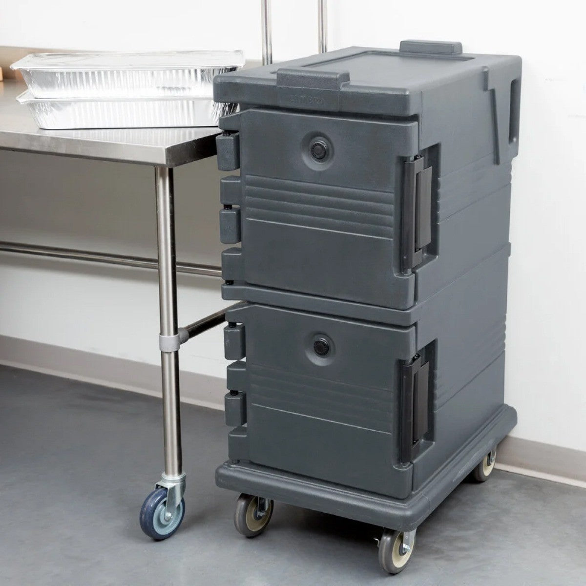Contenedor Isotérmico Profesional Cambro UPC600 Gris Pizarro con Ruedas