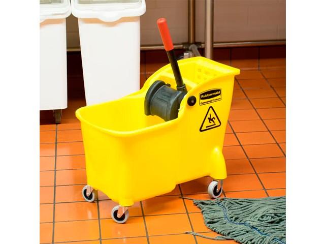 CARRO ESTRUJAMOPA 25 LITROS AMARILLO RUBBERMAID