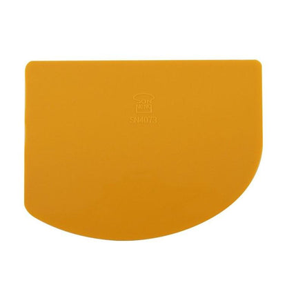 Raspador De Masa Plástico Curvo 13x10 Cm